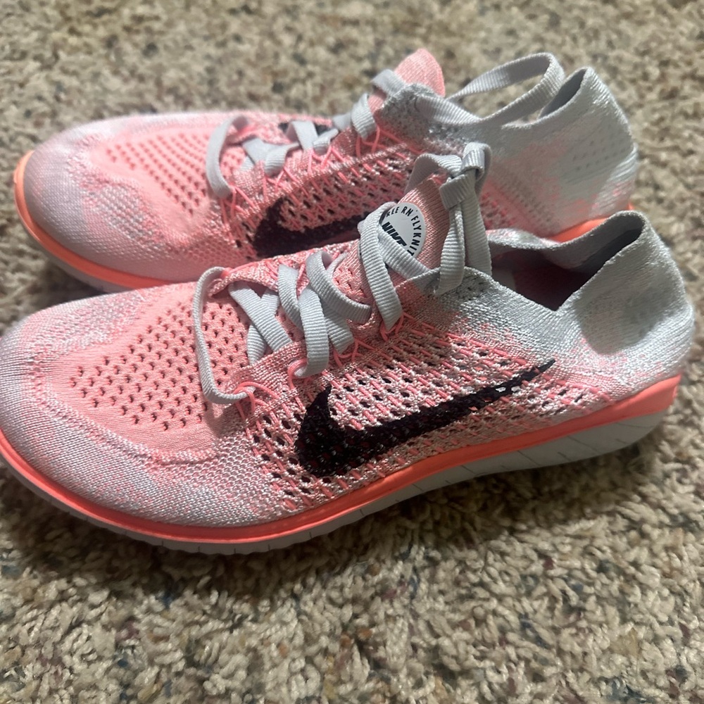 Nike free Flyknit Women’s size 5